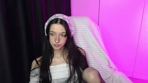 Snapshot of lissaelison chatting on 10.15.25 lissaelison online show from 10.15.25