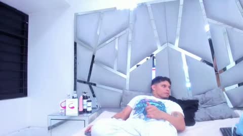 Snapshot of lissandjohnson chatting on 02.20.25 LISSA JHONS online show from 02.20.25