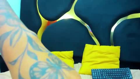 Snapshot of lissandjohnson chatting on 10.11.25 LISSA JHONS online show from 10.11.25