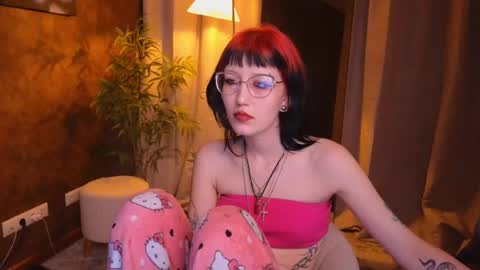 Snapshot of lissaros chatting on 02.14.25 lissaros online show from 02.14.25