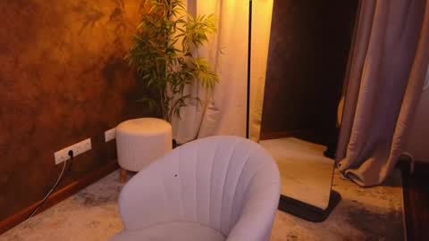 Snapshot of lissaros chatting on 02.21.25 lissaros online show from 02.21.25