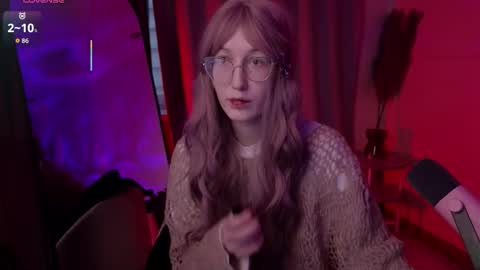 Snapshot of lissaros chatting on 11.18.25 lissaros online show from 11.18.25