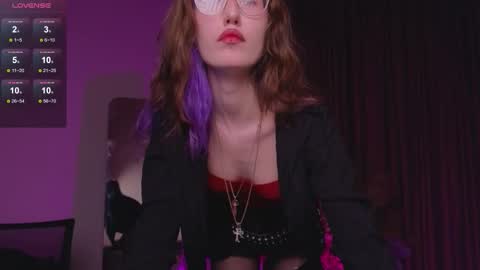 Snapshot of lissaros chatting on 11.30.25 lissaros online show from 11.30.25