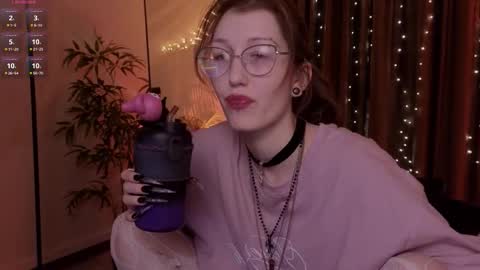 Snapshot of lissaros chatting on 12.14.25 lissaros online show from 12.14.25