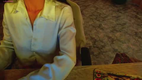 Snapshot of lisstaylor chatting on 11.12.25 Liss online show from 11.12.25