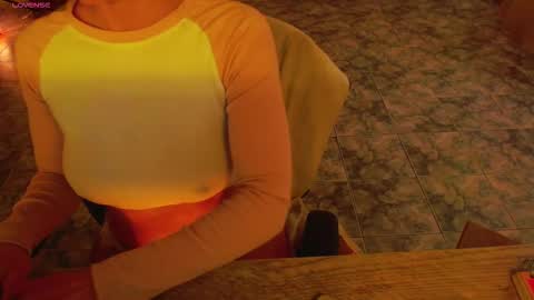 Snapshot of lisstaylor chatting on 12.03.25 Liss online show from 12.03.25