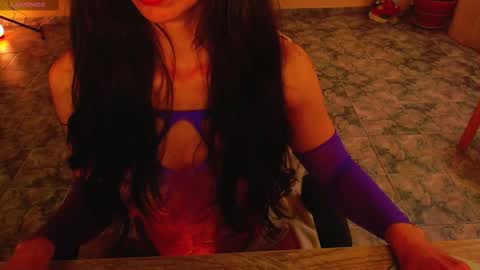 Snapshot of lisstaylor chatting on 12.14.25 Liss online show from 12.14.25