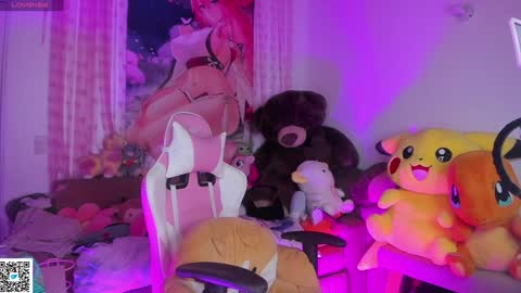 Snapshot of little__ary chatting on 12.24.24 little ary online show from 12.24.24