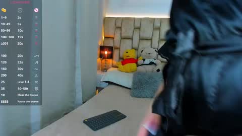 Snapshot of little__sophie18 chatting on 09.18.25 Sophie ---- connected from 1400 to 2100 Colombia time online show from 09.18.25