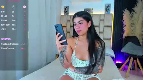 Sophie ---- connected from 1400 to 2100 Colombia time online show from 07.10.26