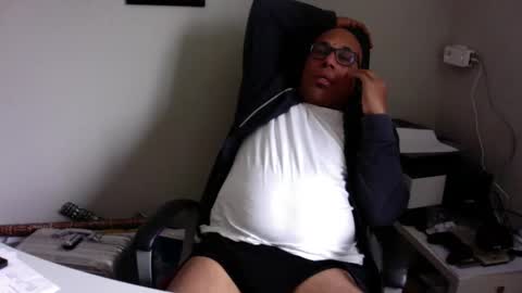 Snapshot of little_buddha chatting on 01.28.25 Pure Black Power online show from 01.28.25