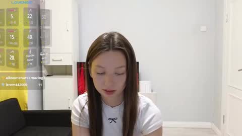 Snapshot of little_flower2 chatting on 10.07.25 Eva online show from 10.07.25