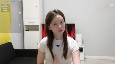 Snapshot of little_flower2 chatting on 10.10.25 Eva online show from 10.10.25