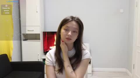 Snapshot of little_flower2 chatting on 10.11.25 Eva online show from 10.11.25