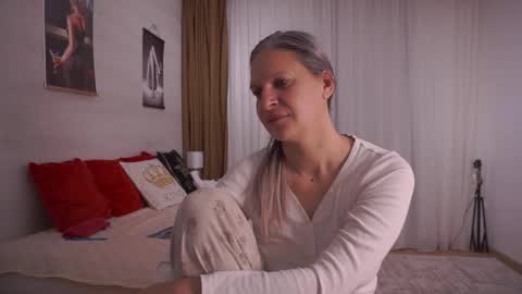 Snapshot of little_heart_andreea chatting on 12.05.25 little_heart_andreea online show from 12.05.25