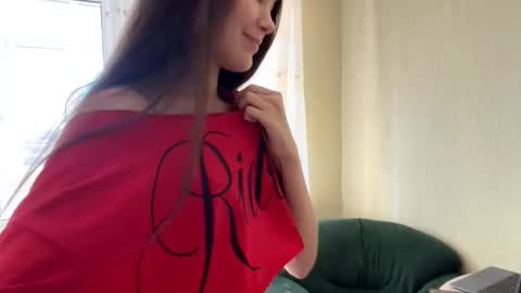 Snapshot of little_ieity chatting on 11.11.25 Viiola online show from 11.11.25