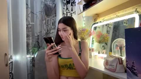 Snapshot of little_ieity chatting on 12.01.25 Viiola online show from 12.01.25