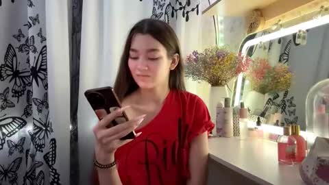 Snapshot of little_ieity chatting on 12.02.25 Viiola online show from 12.02.25