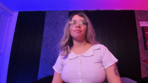 Snapshot of little_maeve chatting on 12.27.24 Maeve online show from 12.27.24