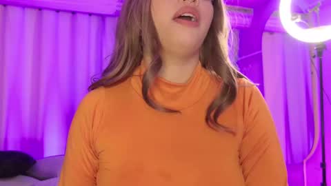 Snapshot of little_maeve chatting on 02.11.25 Maeve online show from 02.11.25