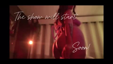 Snapshot of little_maeve chatting on 09.12.25 Maeve online show from 09.12.25