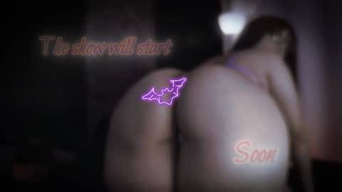 Snapshot of little_maeve chatting on 10.29.25 Maeve online show from 10.29.25