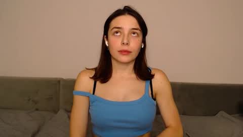 Mia   Im online every day 1530 PM in New York  2030 PM in London online show from 12.18.25