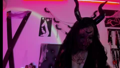 Snapshot of little_nauughty2 chatting on 10.30.25 Little Nauughty2 online show from 10.30.25