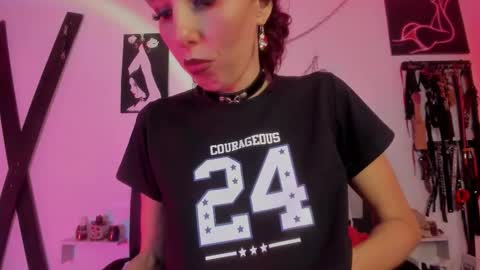 Snapshot of little_nauughty2 chatting on 11.12.25 Little Nauughty2 online show from 11.12.25