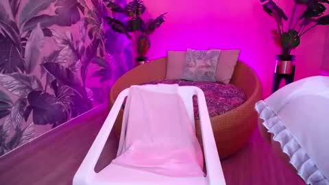 Paulette online show from 11.08.25