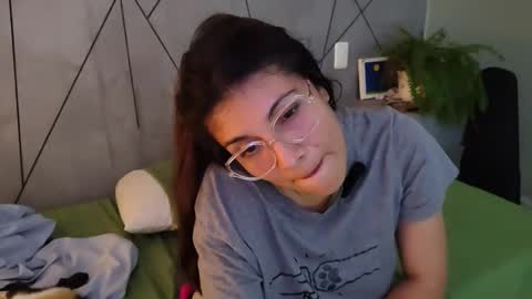 Snapshot of little_princess_maya chatting on 01.01.25 Maya online show from 01.01.25