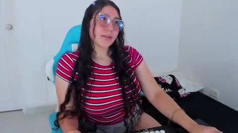 Laire  online show from 11.23.25