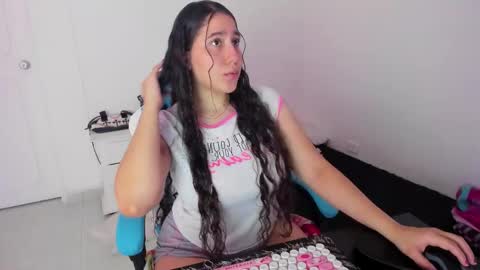 Laire  online show from 11.30.25