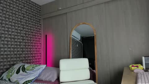 Snapshot of little_sugar19 chatting on 02.04.26 alex online show from 02.04.26