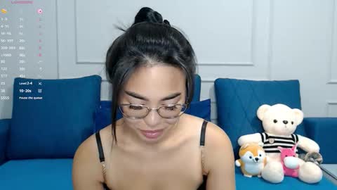 Snapshot of little_v1rgin_angel chatting on 09.25.25 Kwan online show from 09.25.25