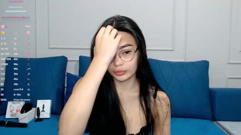 Snapshot of little_v1rgin_angel chatting on 11.11.25 Kwan online show from 11.11.25