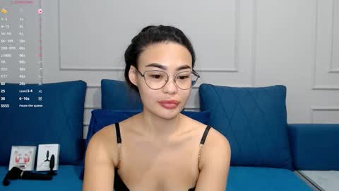 Snapshot of little_v1rgin_angel chatting on 11.13.25 Kwan online show from 11.13.25