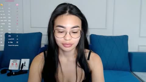 Snapshot of little_v1rgin_angel chatting on 11.14.25 Kwan online show from 11.14.25