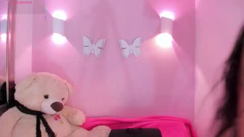 Snapshot of littlearii chatting on 12.18.25 Ari online show from 12.18.25