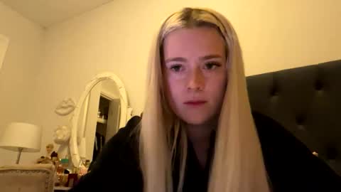 Littleblonde010 online show from 11.16.25