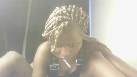 Snapshot of littlebunny2_ chatting on 12.21.25 littlebunny2 online show from 12.21.25