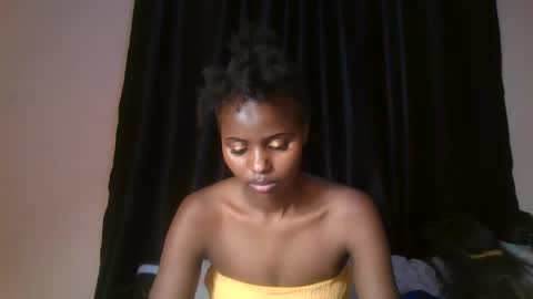 Snapshot of littlebunny2_ chatting on 02.11.26 littlebunny2 online show from 02.11.26