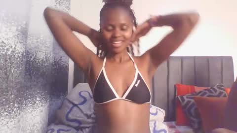 Snapshot of littlebunny2_ chatting on 03.22.26 littlebunny2 online show from 03.22.26