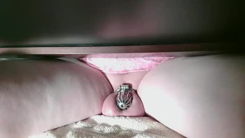 Snapshot of littleclitty247 chatting on 09.20.25 Littlleclitty247 online show from 09.20.25