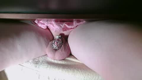 Snapshot of littleclitty247 chatting on 09.26.25 Littlleclitty247 online show from 09.26.25