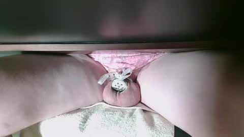 Snapshot of littleclitty247 chatting on 11.08.25 Littlleclitty247 online show from 11.08.25