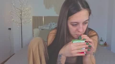 Snapshot of littlee_cherry18 chatting on 12.03.25 Lana online show from 12.03.25