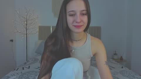 Snapshot of littlee_cherry18 chatting on 12.05.25 Lana online show from 12.05.25