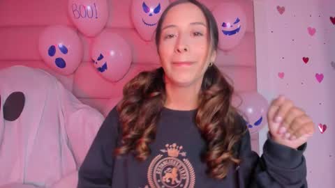 littlee_emma_ online show from 10.13.25