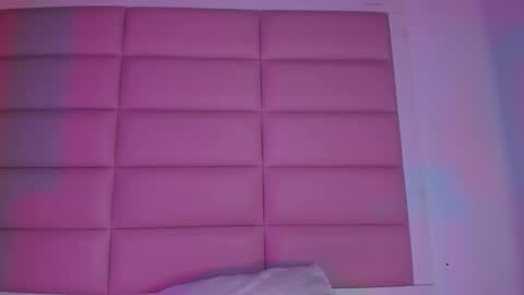 Snapshot of littlee_emma_ chatting on 12.15.25 littlee_emma_ online show from 12.15.25